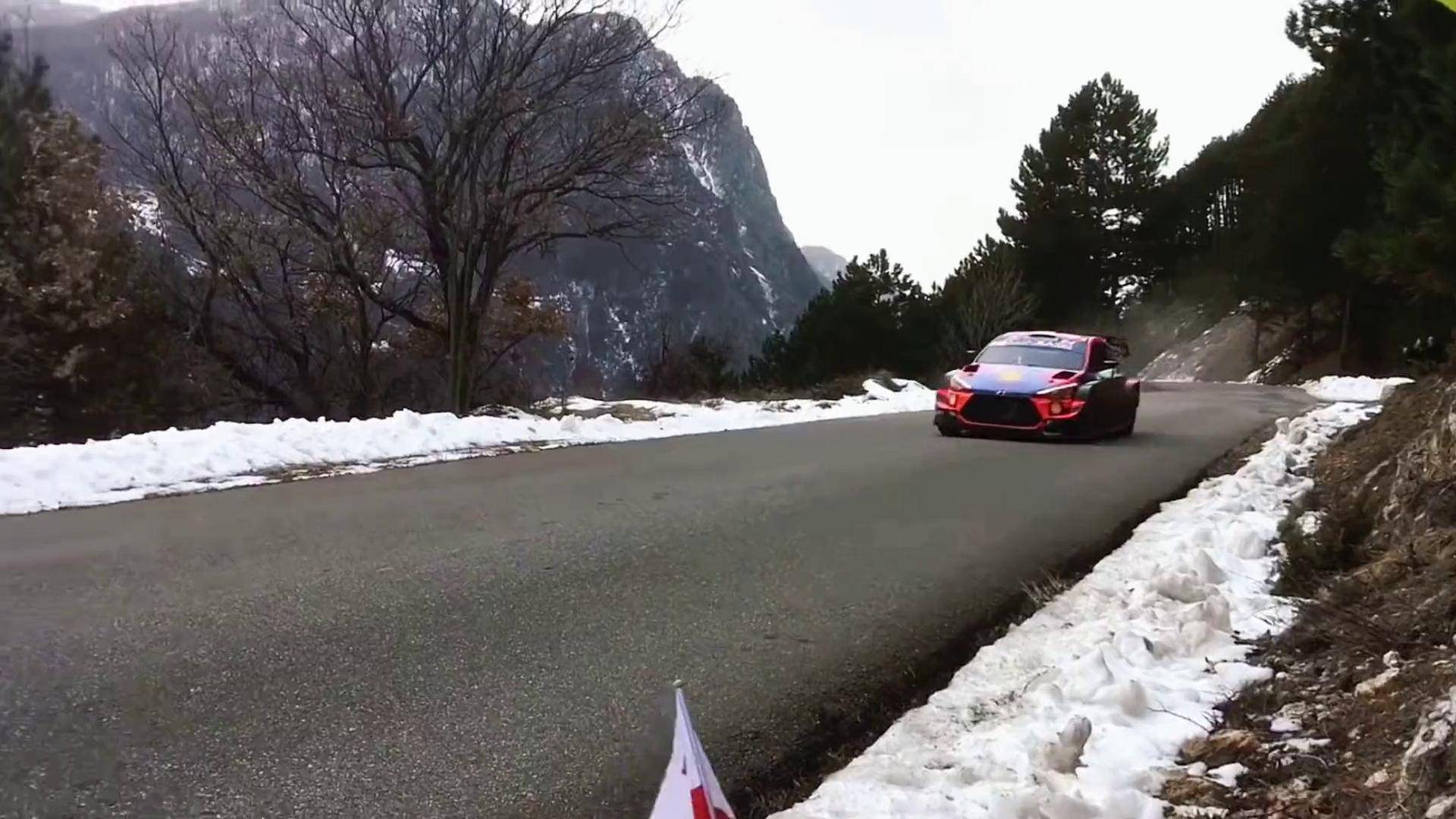英国WRC站：湿滑山路考验车手极限的简单介绍